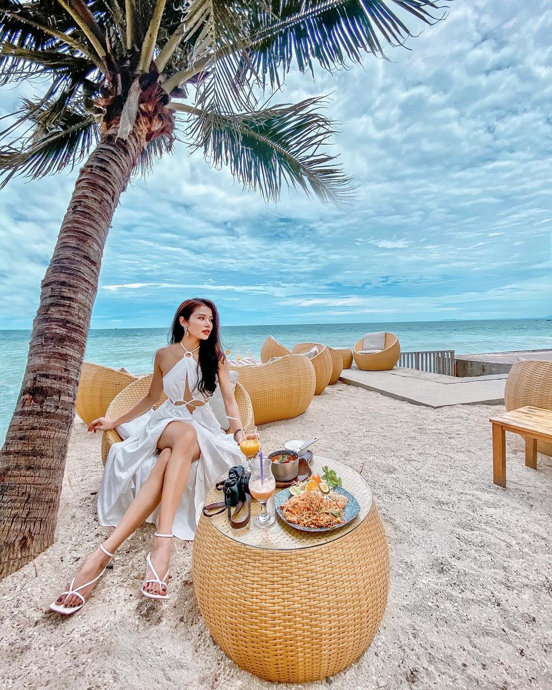 Den voi chameleon beach bar mui ne 12