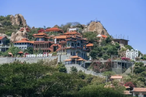 Trùng sơn cổ tự