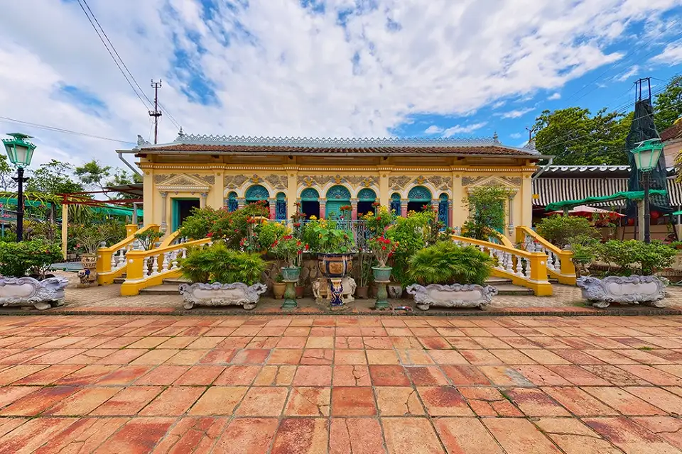 Nhà cổ bình thuỷ